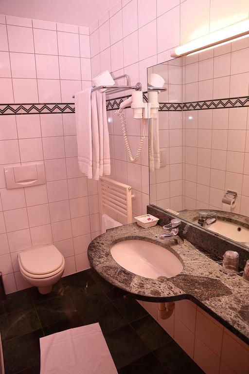 Hotel-Rotisserie La Tour Rouge ديلمونت المظهر الخارجي الصورة
